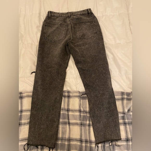 These jeans are in amazing condition, look great on - Picture 2 of 2